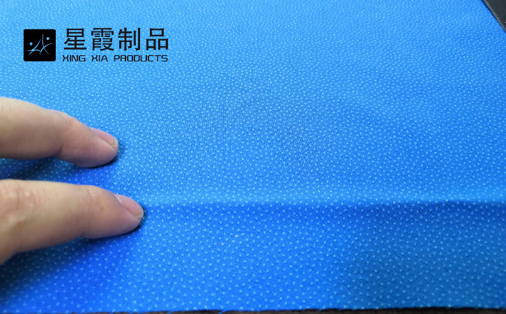 蓝色针织布料热熔胶点胶加工
